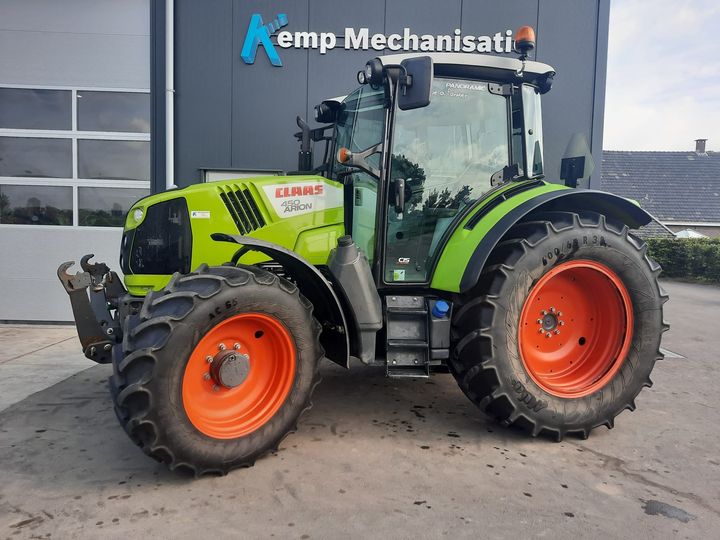 Jong gebruikte Claas Arion 450