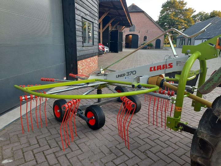 Nieuwe Claas hark en maaier