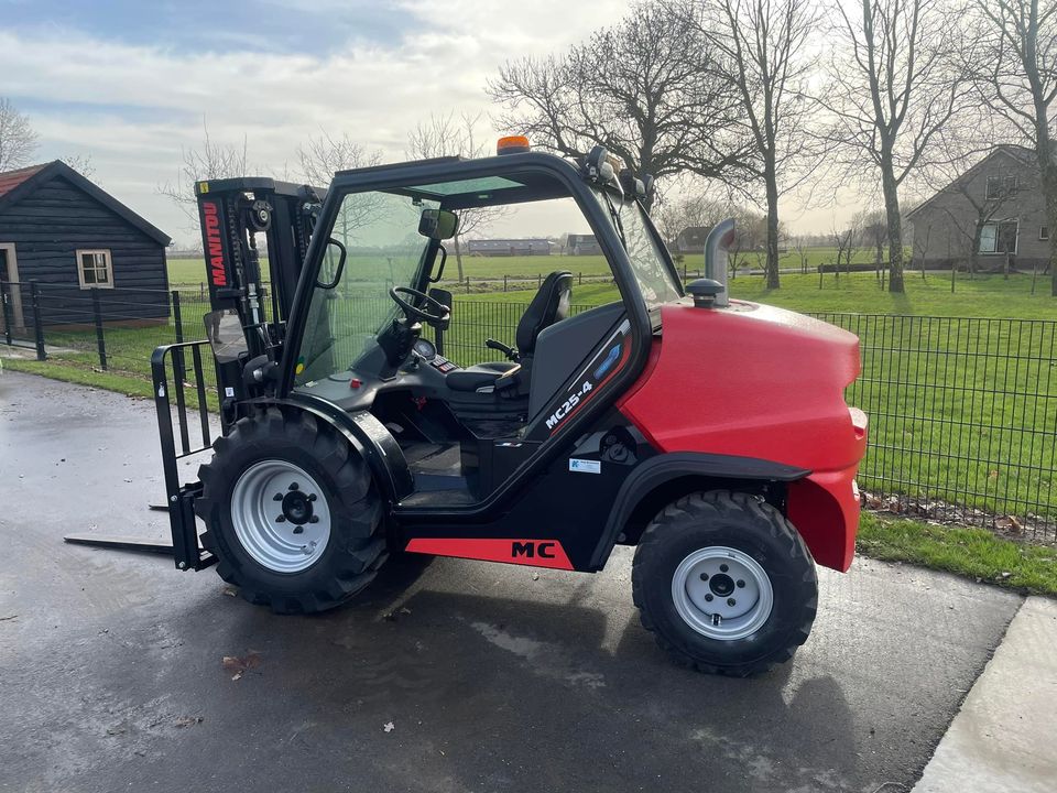  Tweede Manitou MC25-4 voor